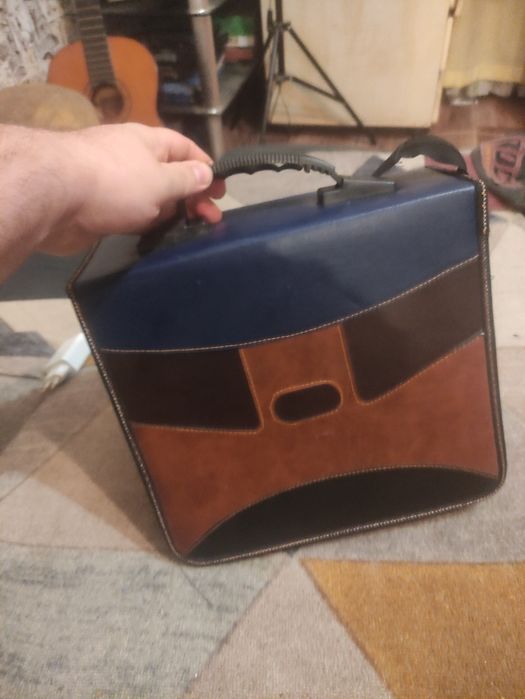 Продам сумку с дисками