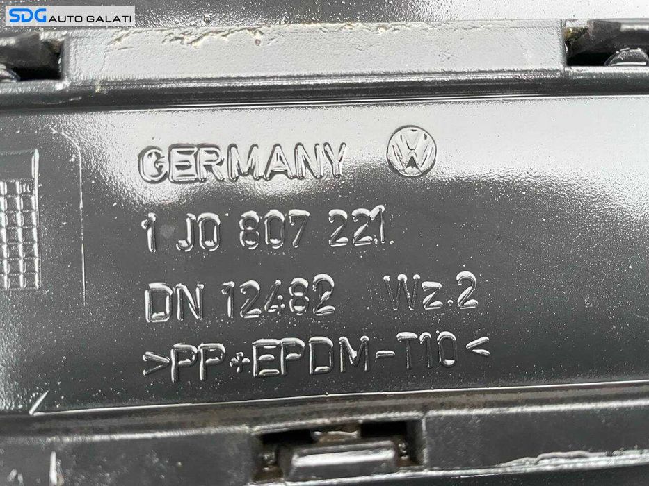 Bara Spoiler Fata Volkswagen Golf 4 1998 - 2005 Cod 1J0807221 [LC3348]