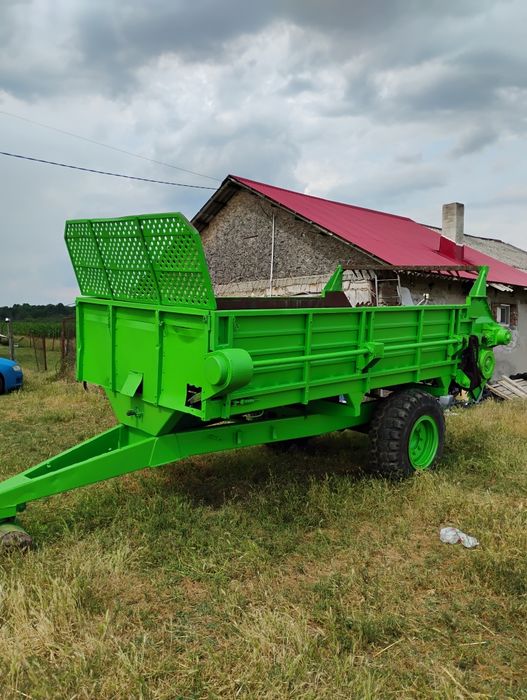 Vând remorcă de împrăștiat bălegar