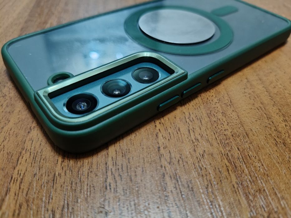 Самсунг S22   в идеале мощный смартфон