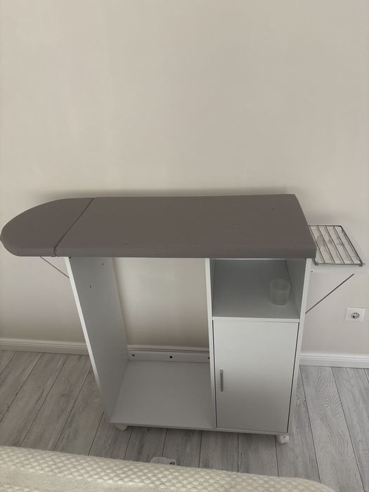 Masa de calcat cu suport cu pentru fier de calcat