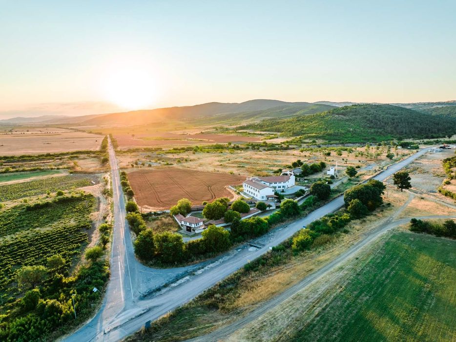 Продава се Хотел в с. Гюльовца, Област Бургас - 6842 кв.м за 391 €/кв.м - Снимка #1