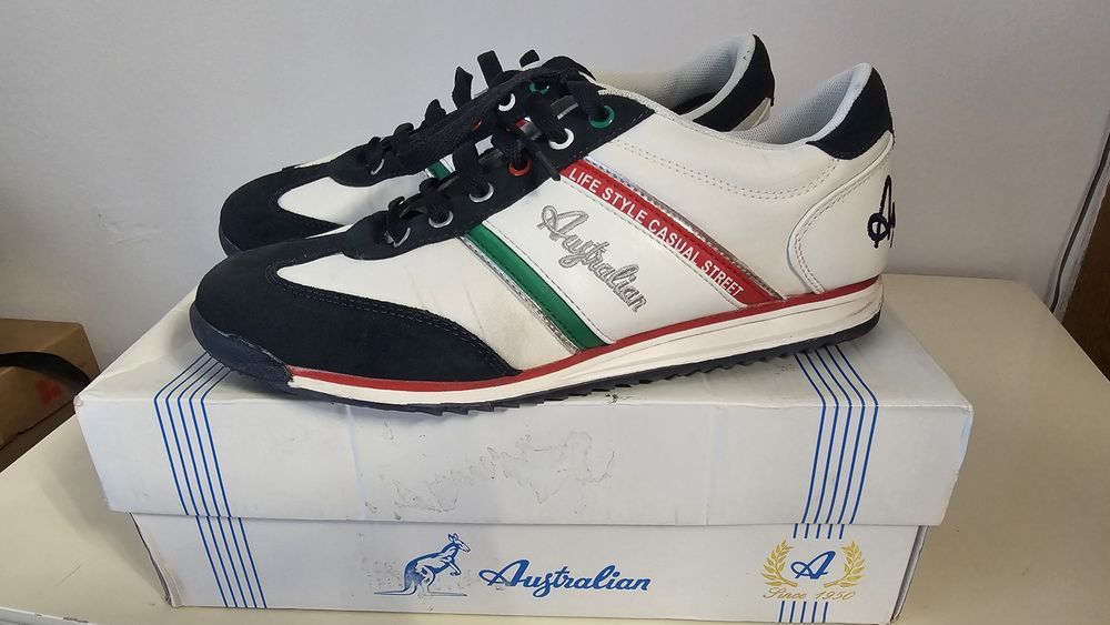 Adidasi casual Australian