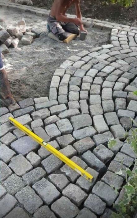 Vând piatră cubică naturală de pavaj istoric și montez