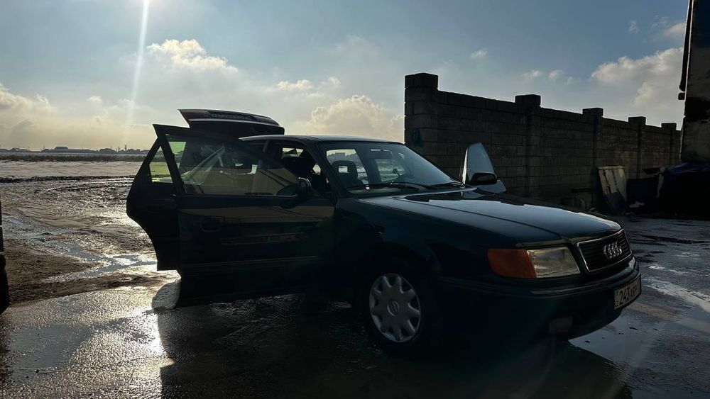 Машина Ауди А6 с 4