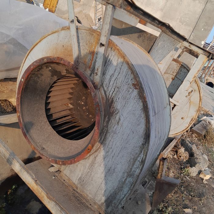 Вытяжка движок мощный 3 фазный 380вольт  2 шт