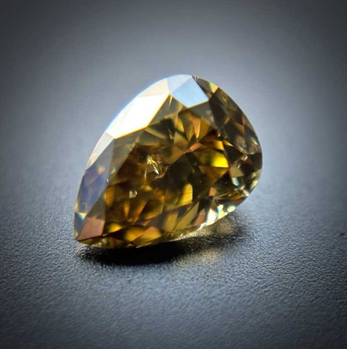 Естествен диамант сертифициран, цвят Fancy deep Brownish Yellow