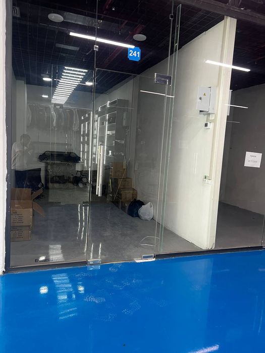 Farxod moshina zapchast bozori yonida qurilgan dukon sotiladi