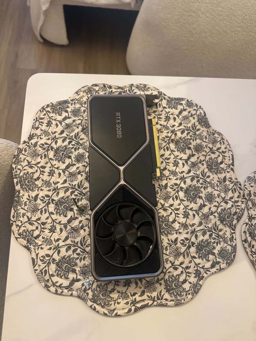 vand placa video NVIDIA 3080 Foundation