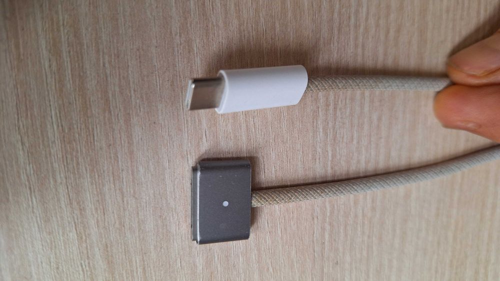 USB-C към MagSafe 2 - 2м магнитен кабел за MacBook – отлично състояние