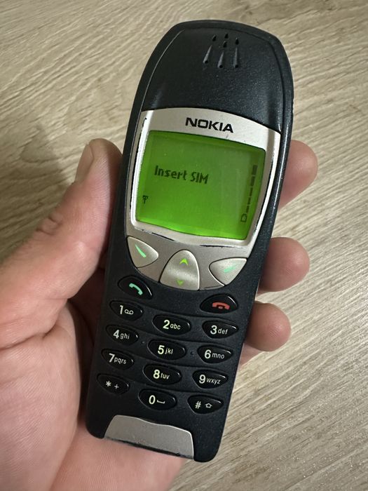 Nokia 6210.