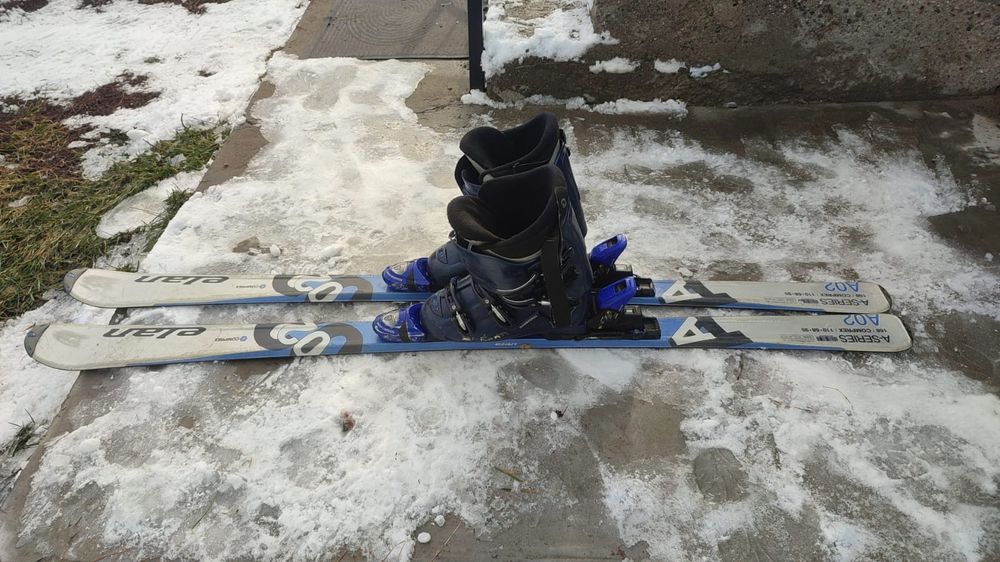 Продам лыжи с ботинками