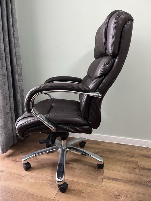 Президетски стол от кожа