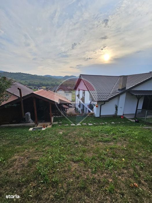 Casă / Vilă cu 9 camere de vânzare