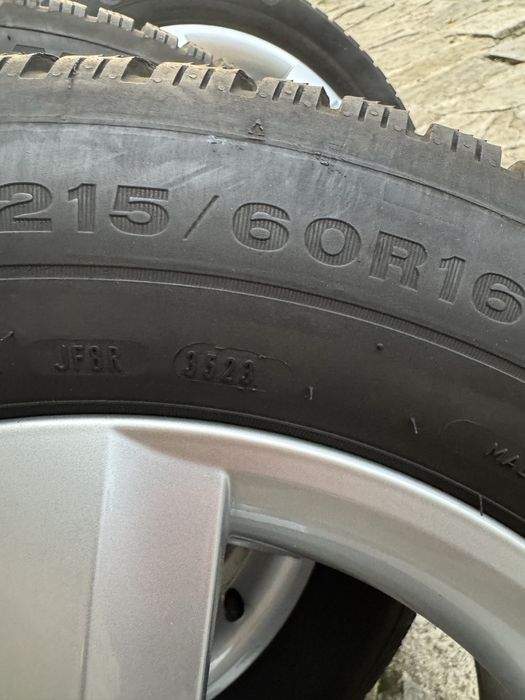 Зимни гуми и джанти 215 60 16 за шкода