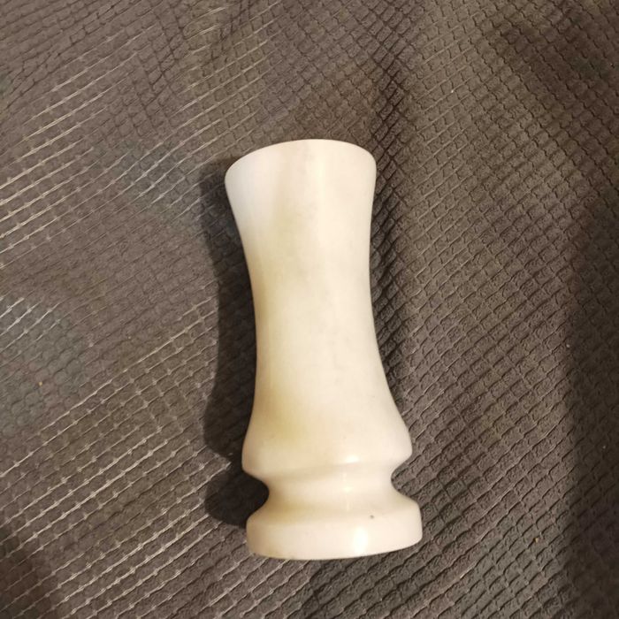 Мраморна ваза и пепелник