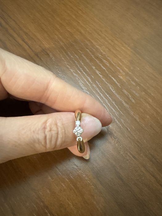 Продам кольцо с бриллиантами.