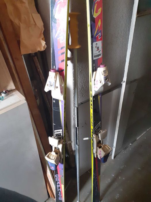 Продавам запазени ски Fisher с щеки