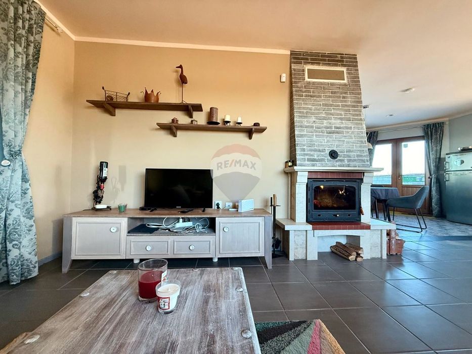 Самостоятелна къща с три спални, двор и камина за продажба, Балчик, Я