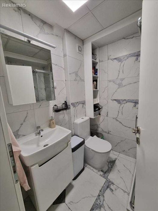 Дава се под наем Двустаен апартамент в Бургас, Изгрев - 53 кв.м за 178.5 € - Снимка #2