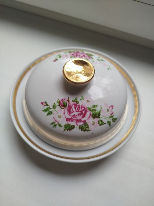 Маслёнка фарфоровая