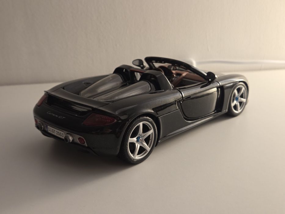Macheta Maisto 1/18 Porsche Carrera GT