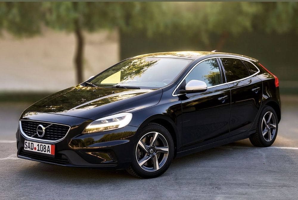 Volvo V40 Volvo V40 R-Design 2.0 Diesel Automat 150 CP PANO 2018 EXTRAFULLL!!!