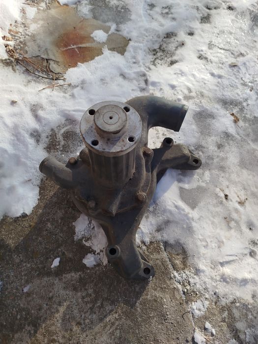 Продам запчасти насос (помпу) на ЗИЛ 131