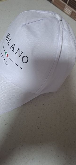 Vând șapca nouă,nu a mai fost purtată  !este originală !!