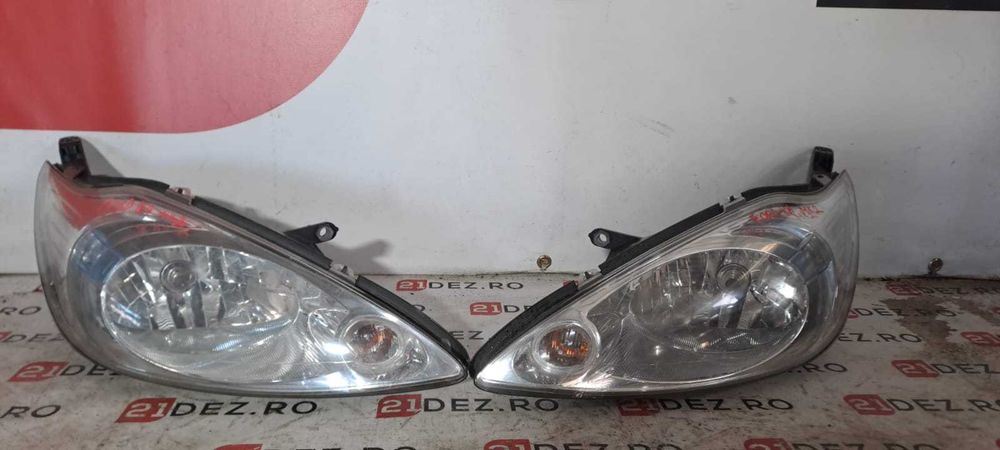 Faruri / Far stanga , Far dreapta Ford KA Mk2 2008 - 2016