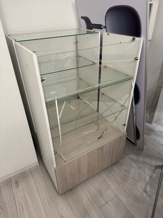 Продам ветрины срочно!