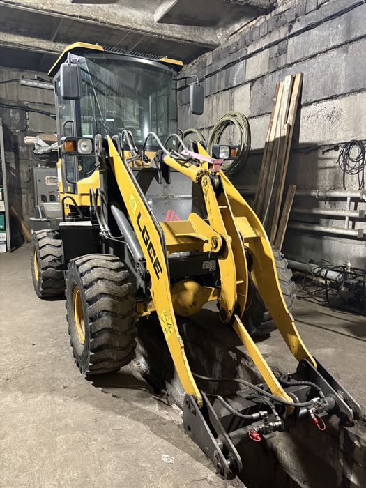 Фронтальный погрузчик ZL200