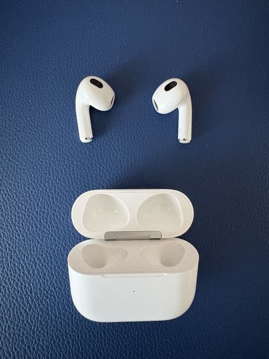 AirPods 3 originale, utilizate foarte putin