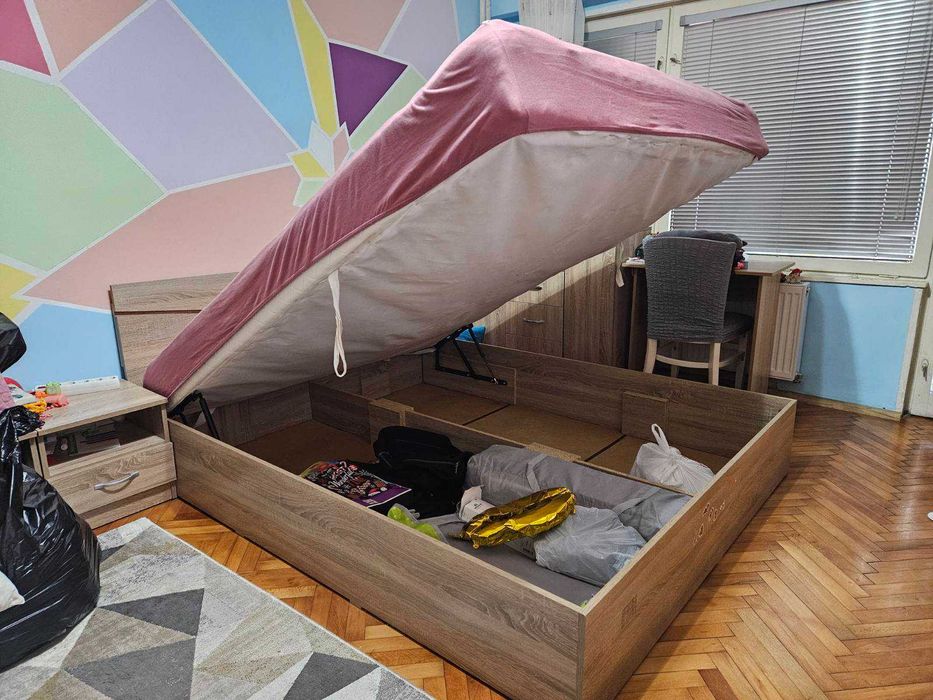 Легло 160/200 с матрак и повдигащ механизъм