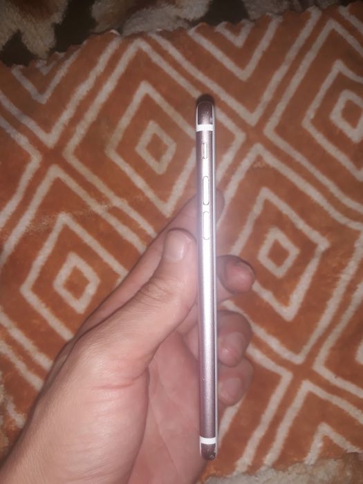 Iphone 7 sotladi 128 gb aybi yoq zor tel ogan odam maza qilb ishlatadi