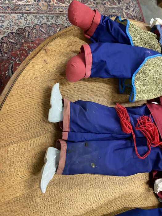 Китайски порцеланови кукли с копринени дрехи