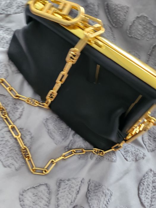 Vand Geanta originala Fendi purata de 2 ori  din piele la Fendi