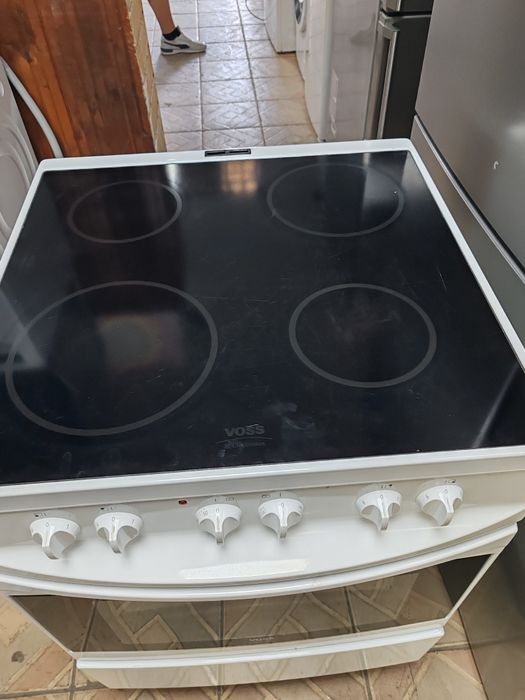 Свободно стояща печка с керамичен плот Voss Electrolux  с 2 години гаранция!