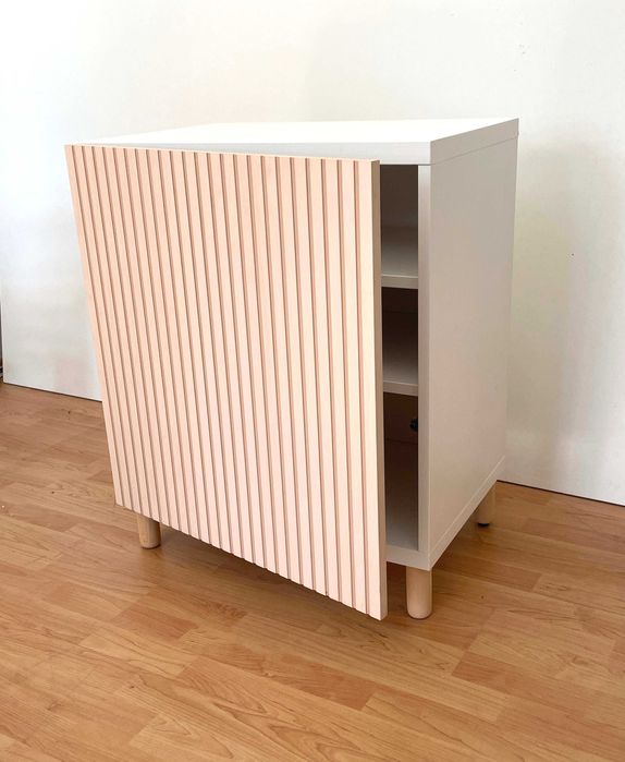 Dulap Besta Ikea- alb cu rifleti-Stare Impecabila