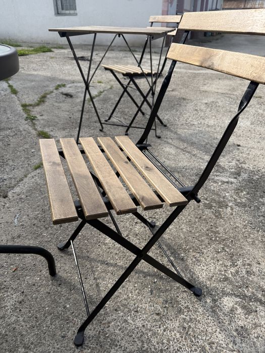Set mobilier terasă IKEA – 2 mese, 6 scaune pliabile + masă rotundă din sticlă