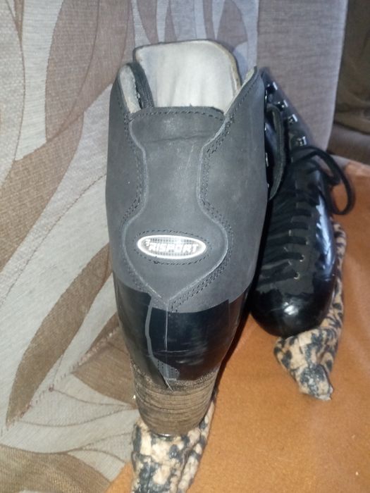 Продам  фигурные коньки