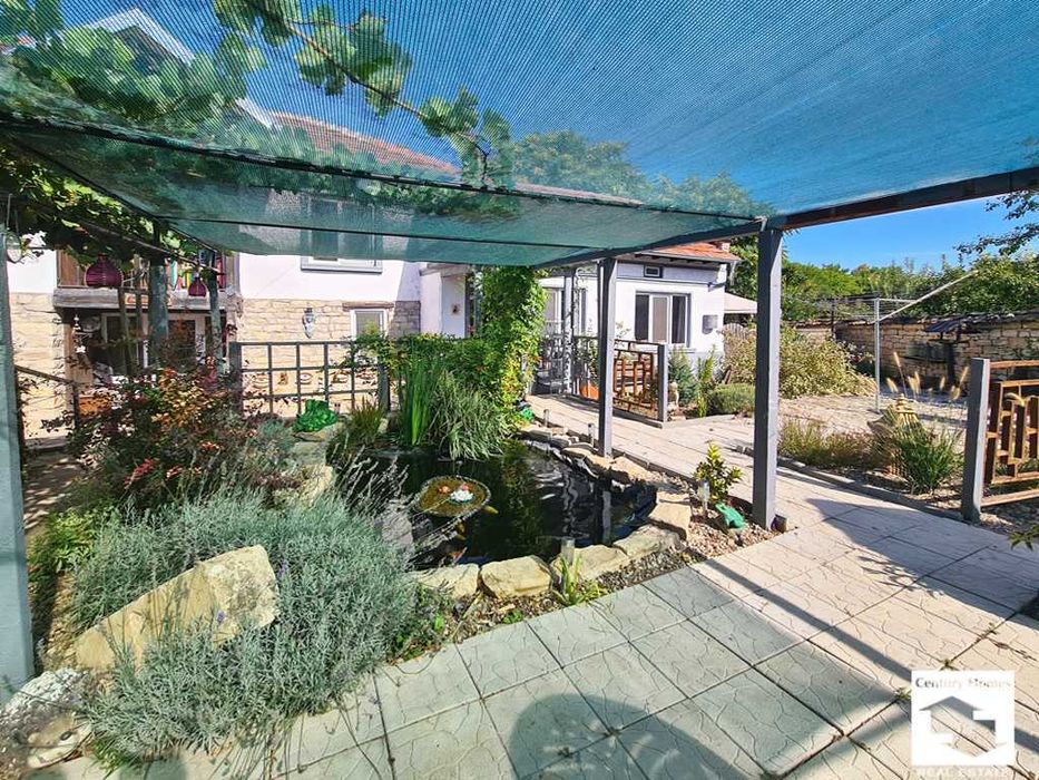 145307 Реновирана къща с добре аранжиран двор в с. Полски Сеновец