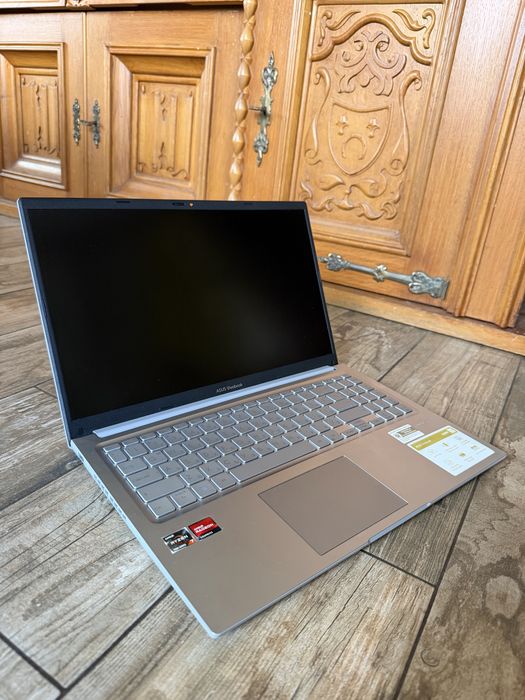 ASUS Vivobook 15 Ryzen 7 / 16GB / 1TB SSD / Отличен