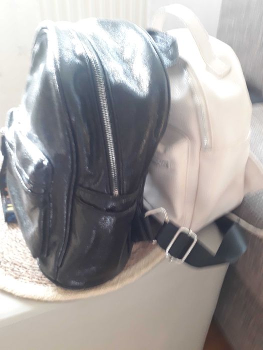 Rucsac negru si alb
