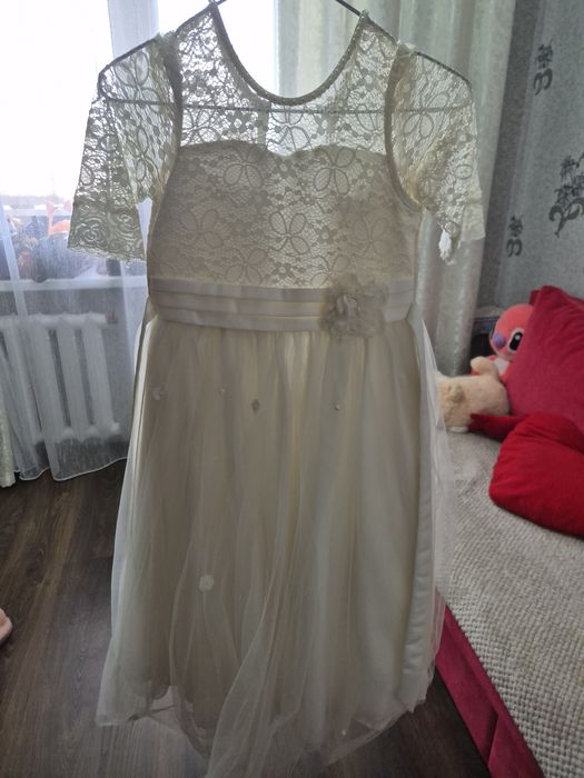 Платья вечерние на возраст 7-10 лет .