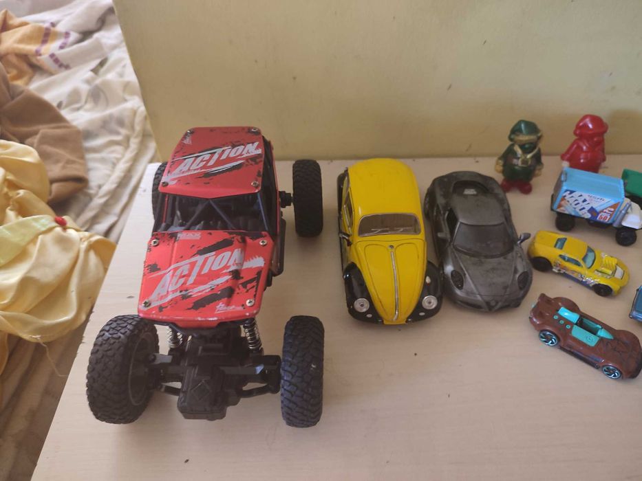 Различни коли. Hot wheels