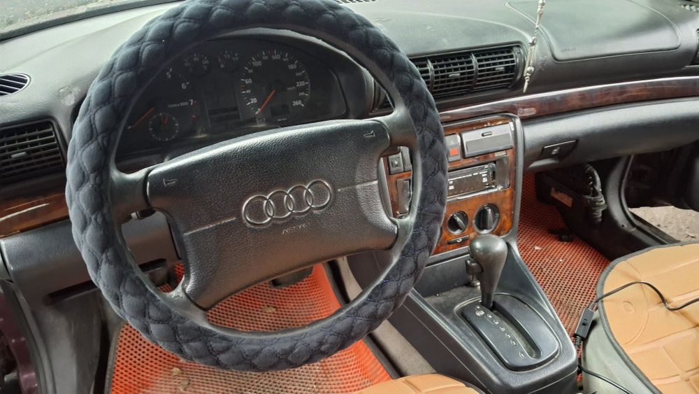 Audi   a4  1997 год