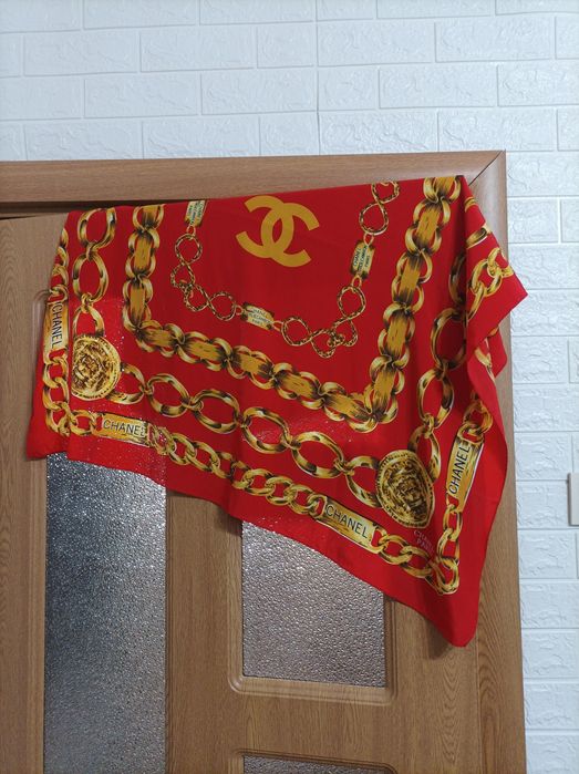 Оригинален копринен шал Chanel