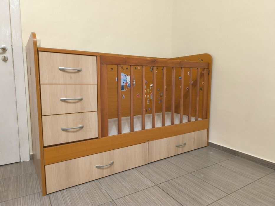 Детско легло 2 в 1 / Бебешка кошарка с чекмеджета