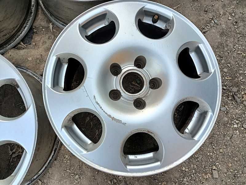 Продам оригинальные легкосплавные диски на Audi.